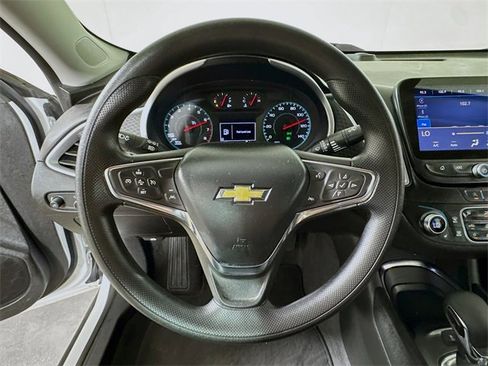 Used 2024 Chevrolet Malibu LT image 9
