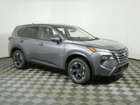 Used 2025 Nissan Rogue SV image 1