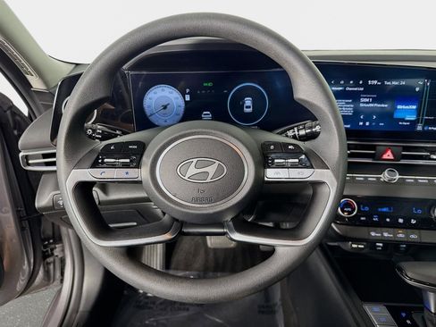 Certified 2024 Hyundai Elantra SEL image 12