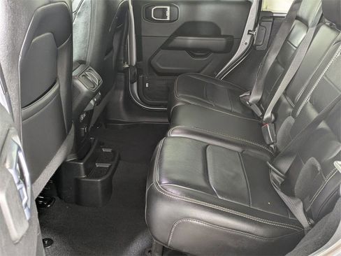 Used 2020 Jeep Wrangler Unlimited Sahara image 22