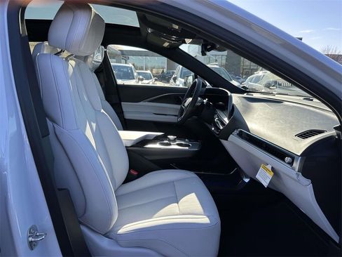 New 2026 Cadillac Lyriq Luxury image 10