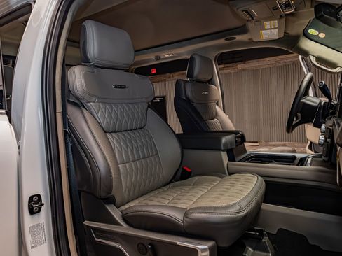 Used 2026 Ford F350 Platinum w/ Platinum Plus Package image 28