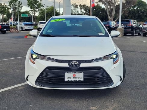 Used 2024 Toyota Corolla LE FWD image 2