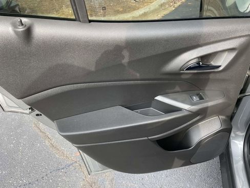 Used 2025 Chevrolet Trax LS w/ LS Convenience Package image 21