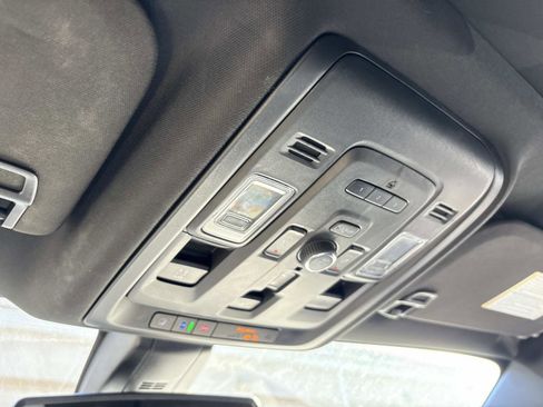 Used 2021 GMC Yukon XL Denali image 24