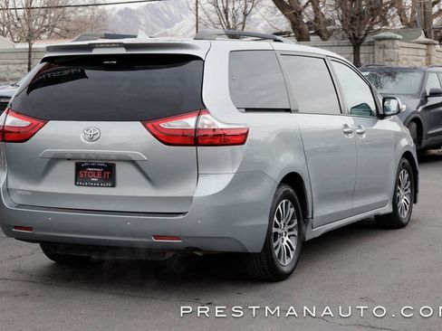 Used 2019 Toyota Sienna XLE w/ XLE Navigation Package image 12