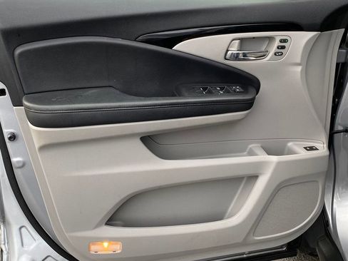 Used 2021 Honda Pilot Touring image 12