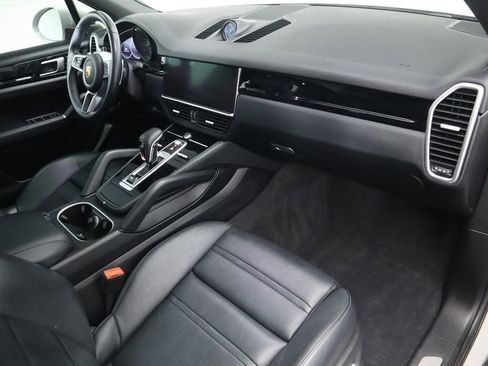 Used 2021 Porsche Cayenne image 18