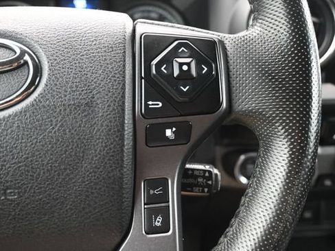 Used 2022 Toyota Tacoma TRD Off-Road AWD/4WD image 9