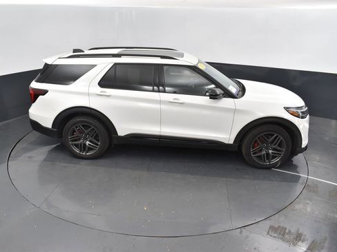 Certified 2025 Ford Explorer ST image 37