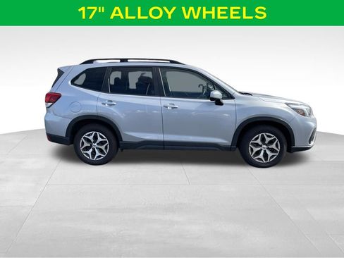 Used 2020 Subaru Forester Premium image 6