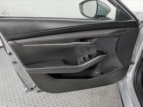 Used 2021 MAZDA MAZDA3 Sedan FWD image 13