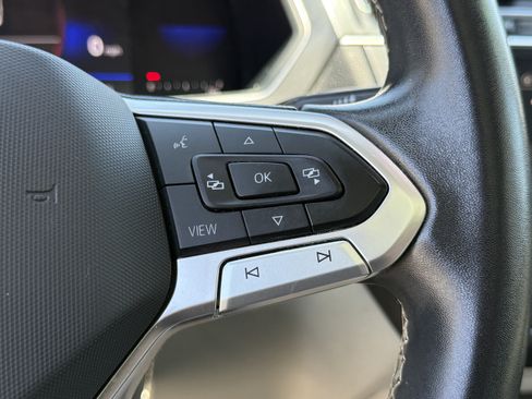 Used 2023 Volkswagen Tiguan SE w/ Panoramic Sunroof Package FWD image 20