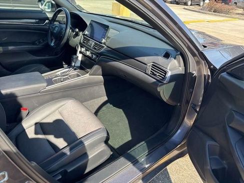 Used 2018 Honda Accord Sport image 24