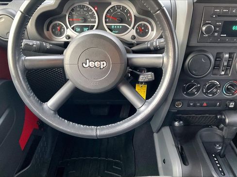 Used 2010 Jeep Wrangler Unlimited Rubicon image 8