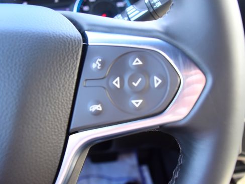 Used 2023 Chevrolet Traverse LT w/ Rear Camera Mirror Package image 21