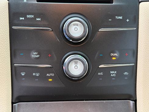 Used 2015 Ford Taurus SEL w/ Equipment Group 201A image 26