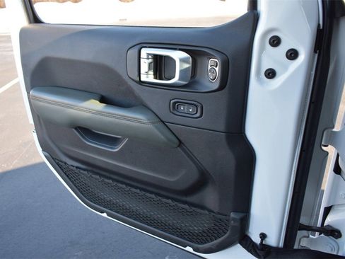 Used 2024 Jeep Gladiator Mojave image 29