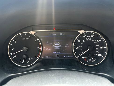 Used 2025 Nissan Altima 2.5 SV FWD image 13