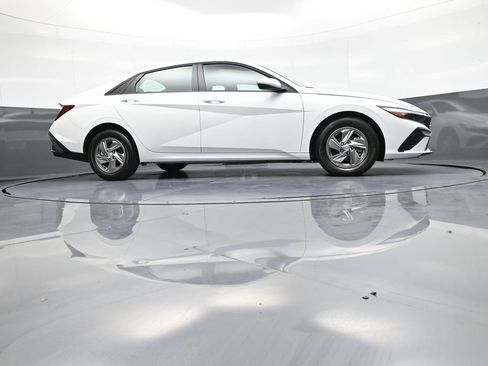 Certified 2025 Hyundai Elantra SE w/ Cargo Package FWD image 28