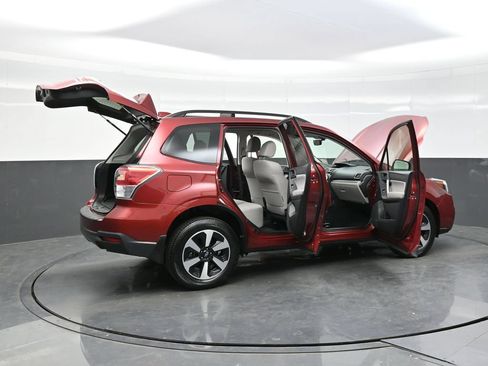 Used 2017 Subaru Forester 2.5i Premium w/ All-Weather Package AWD/4WD image 38
