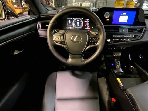 Used 2025 Lexus ES 350 w/ Premium Package image 5