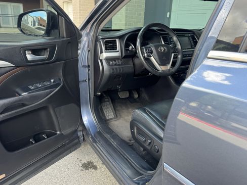 Used 2018 Toyota Highlander XLE AWD/4WD image 21