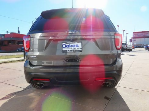 Used 2018 Ford Explorer XLT w/ Equipment Group 202A image 6