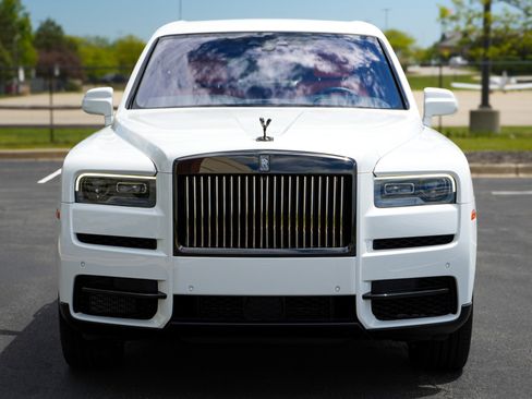 Used 2023 Rolls-Royce Cullinan Black Badge AWD/4WD image 3
