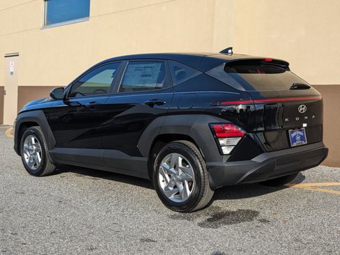 New 2025 Hyundai Kona SE image 7