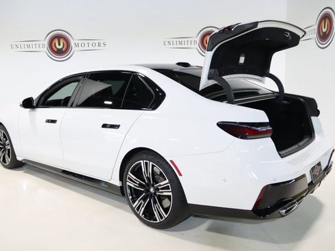 Used 2023 BMW 760i xDrive image 34