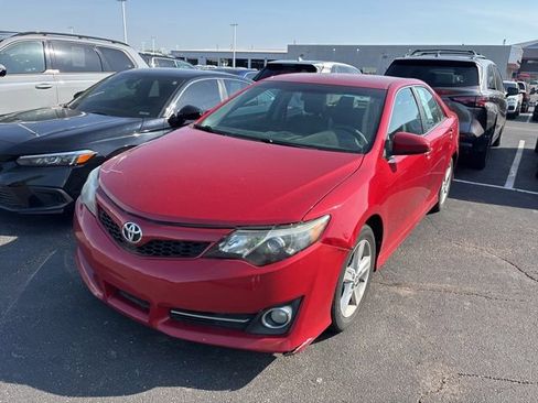 Used 2014 Toyota Camry SE FWD image 3