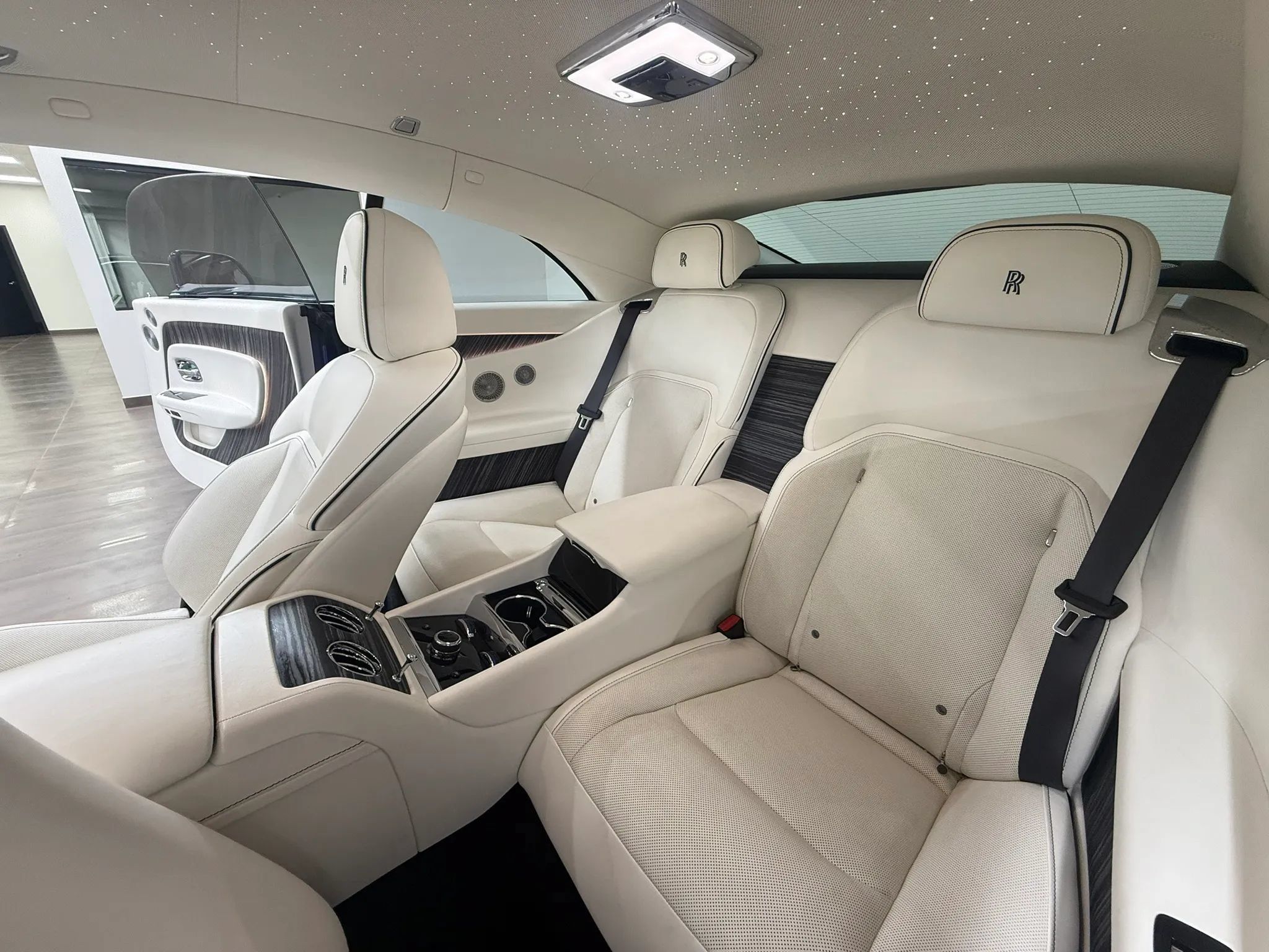 Used 2025 Rolls-Royce Spectre AWD/4WD image 31