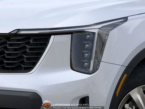 New 2025 Kia Sorento LX image 11