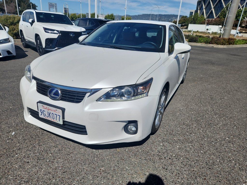 Used 2013 Lexus CT 200h w/ Seat Comfort Pkg FWD image 3