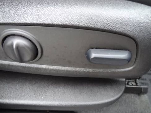 Used 2023 GMC Terrain SLT image 16