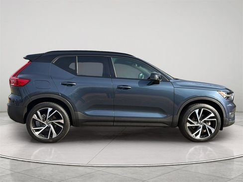 Used 2022 Volvo XC40 T5 R-Design w/ Advanced Package image 2