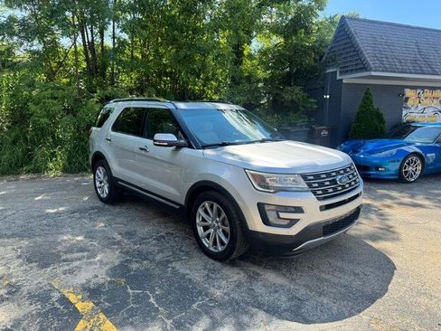 Used 2017 Ford Explorer Limited FWD image 3