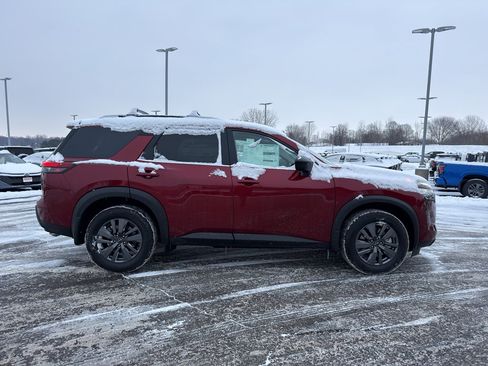 New 2026 Nissan Pathfinder SV image 4