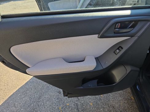 Used 2015 Subaru Forester 2.5i w/ Alloy Wheel Package image 10