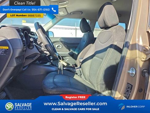 Used 2015 Kia Soul + image 9