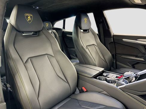 Used 2021 Lamborghini Urus AWD/4WD image 15