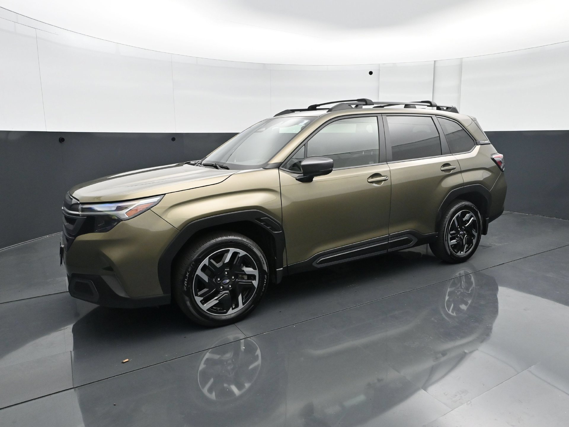 Used 2025 Subaru Forester Limited AWD/4WD image 2