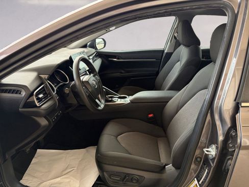 Used 2023 Toyota Camry LE image 9