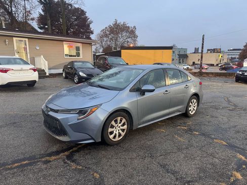 Used 2020 Toyota Corolla LE image 1