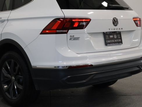 Used 2022 Volkswagen Tiguan SE w/ Panoramic Sunroof Package image 10
