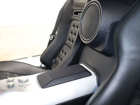 Used 2005 Ford GT image 25