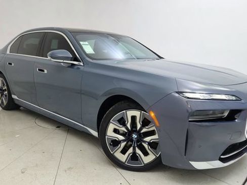 Used 2023 BMW i7 xDrive60 image 1