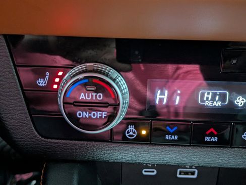 Used 2022 Mitsubishi Outlander SEL image 8