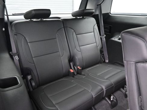 Used 2023 GMC Acadia SLT image 16